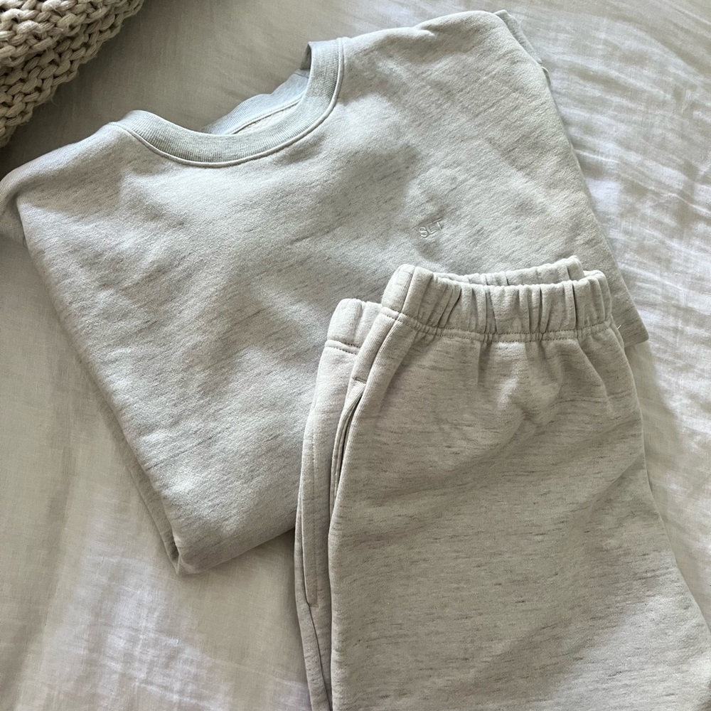 Cozy Gray Sweatshirt and Joggers Set